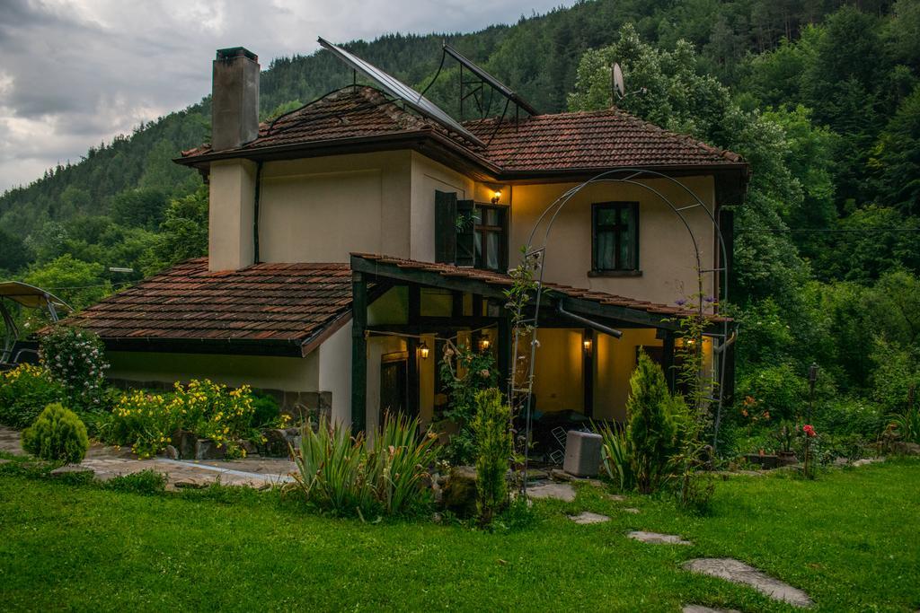 אפרילצי Guest House Verbena מראה חיצוני תמונה